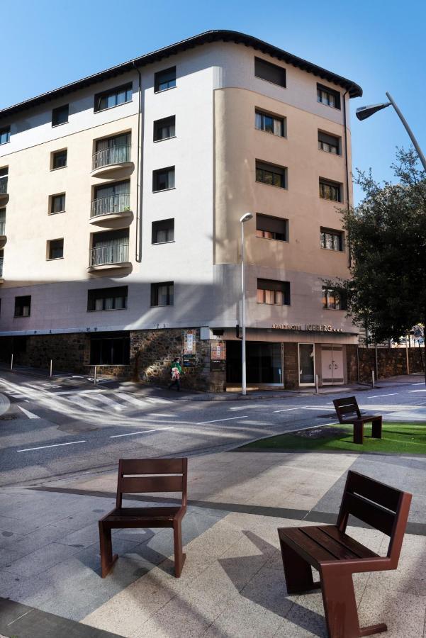 Aparthotel Iceberg Sant Julià de Lòria Exteriör bild